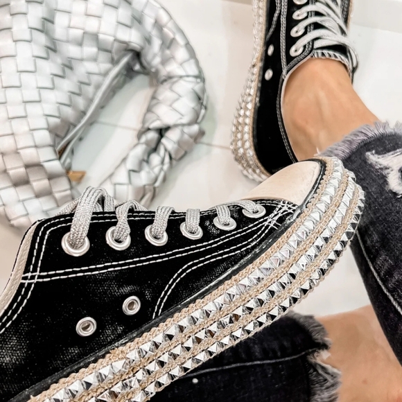 Mi.iM Billie Black Studded Lowtop sneakers 7.5 NWT - Picture 8 of 10